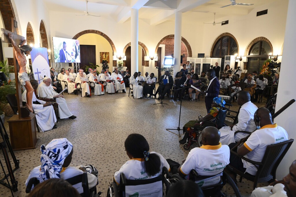 Congo, Pope Francis meets DREAM activists and representatives of Sant'Egidio of Kinshasa and Kivu. The voice of the children of the School of Peace